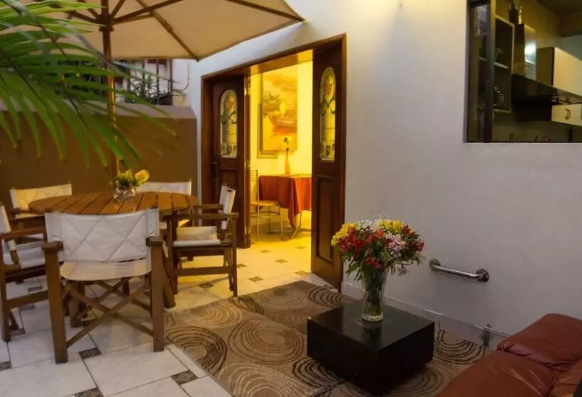 ホテル El Faro Inn