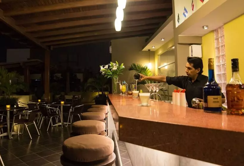 ホテル El Faro Inn