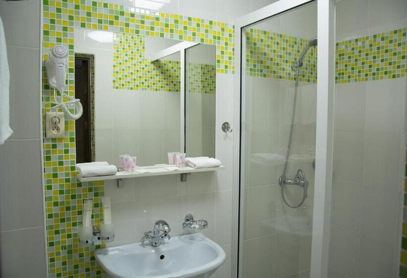 Отель Uyutnyy Dom