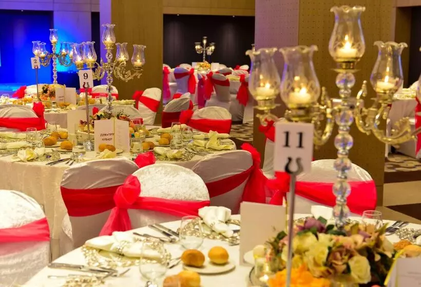ホテル Golden Tulip Istanbul Bayrampasa