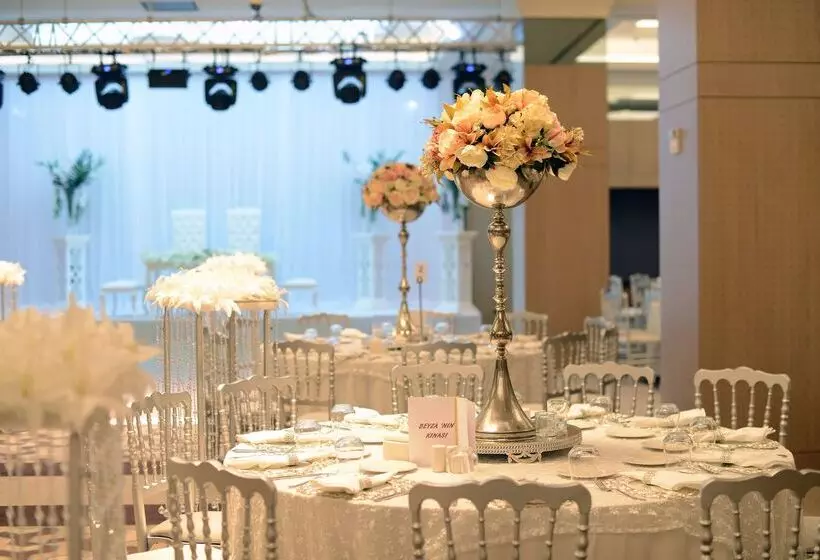 ホテル Golden Tulip Istanbul Bayrampasa