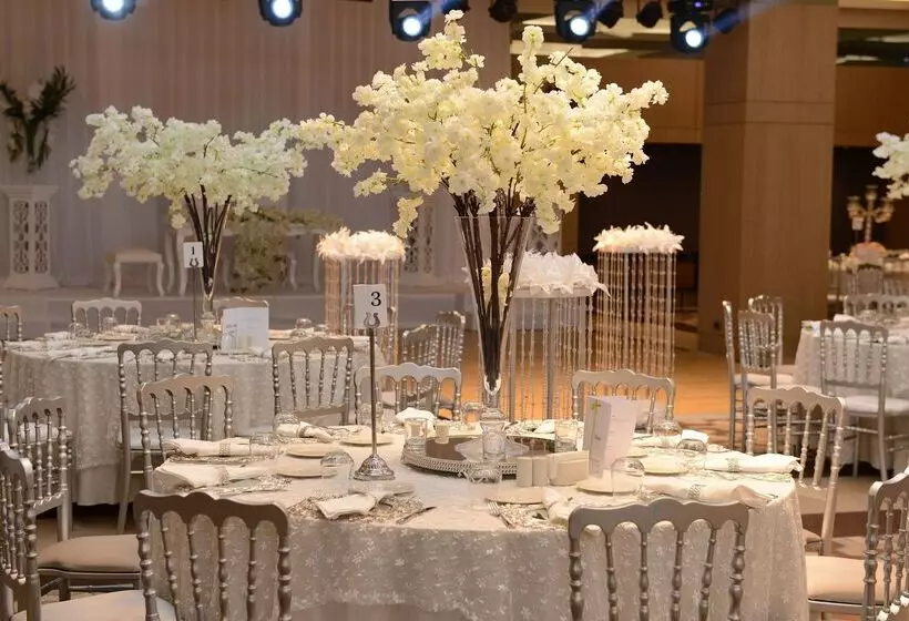 ホテル Golden Tulip Istanbul Bayrampasa