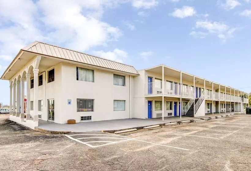 Motel 6 Waco   Lacy Lakeview