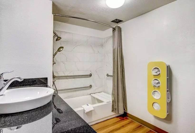Motel 6 Waco   Lacy Lakeview