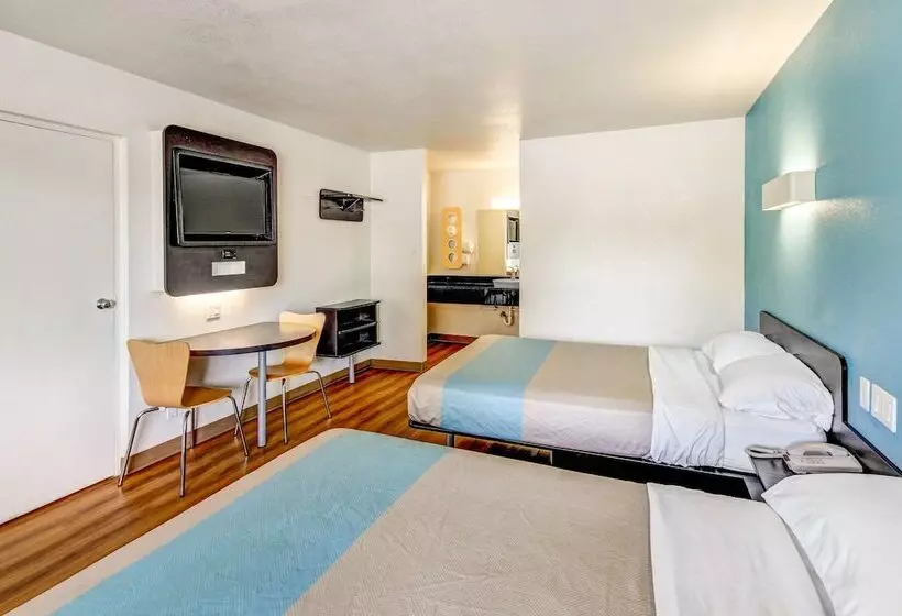 Motel 6 Waco   Lacy Lakeview