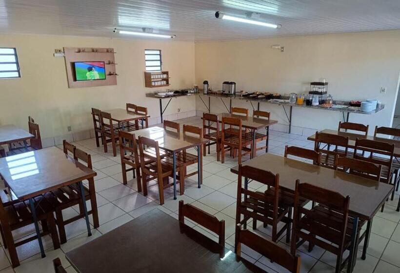 هتل Comodoro De Livramento