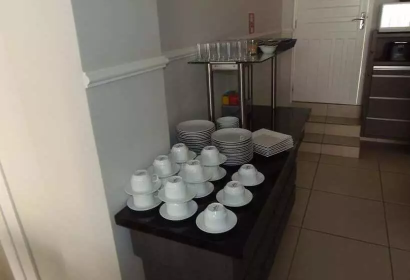 Hotelli Gold   Inn