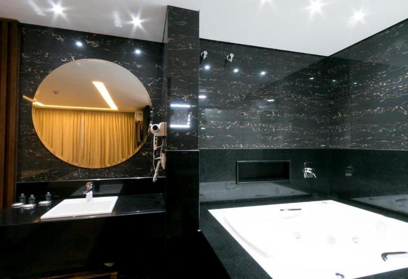 فندق Adria Premium