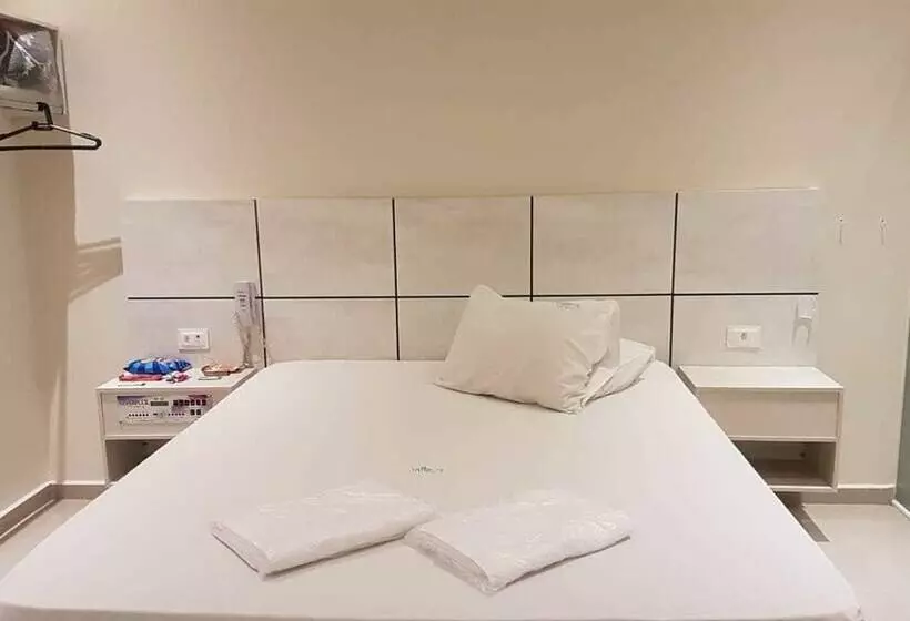 Liverpool Hotel & Motel
