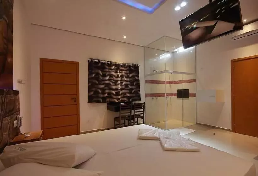 Liverpool Hotel & Motel