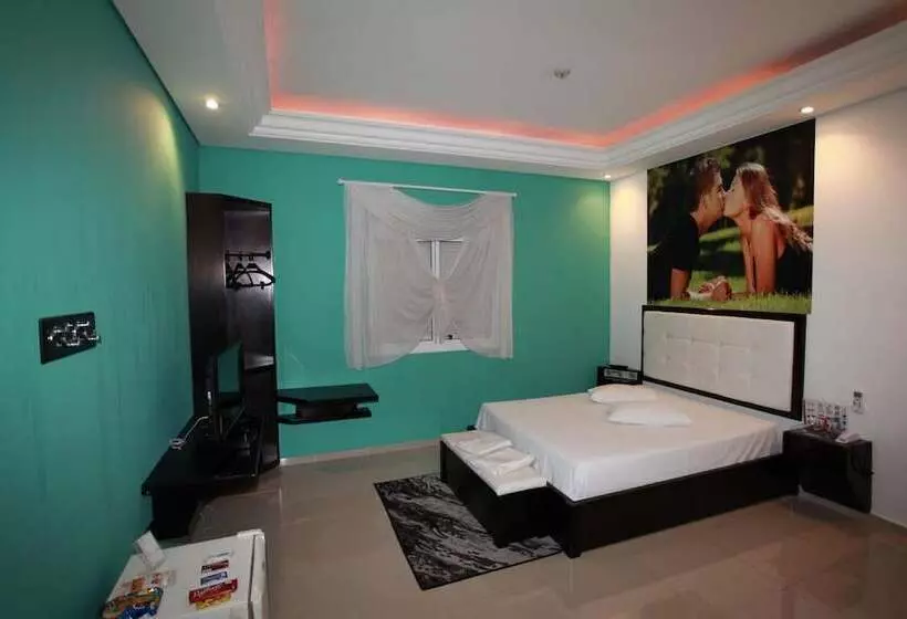 Liverpool Hotel & Motel