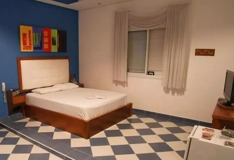 Liverpool Hotel & Motel