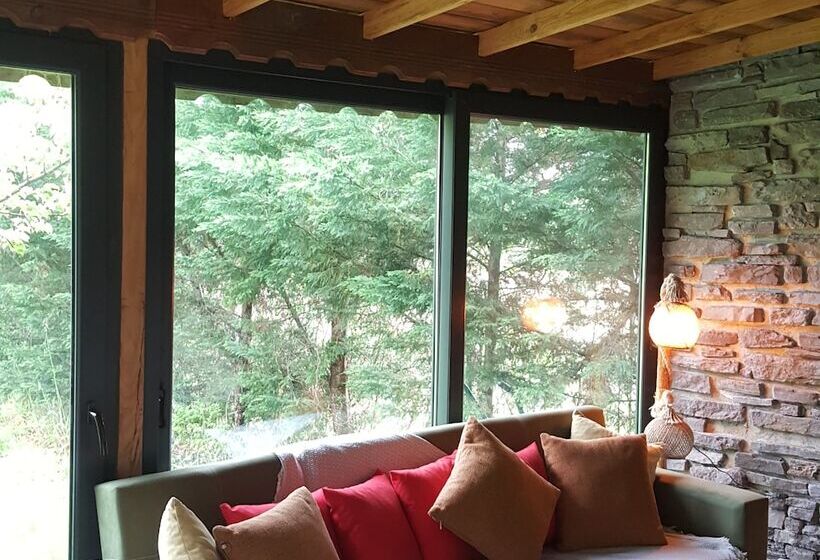 تختخواب و صبحانه Vira Creek House