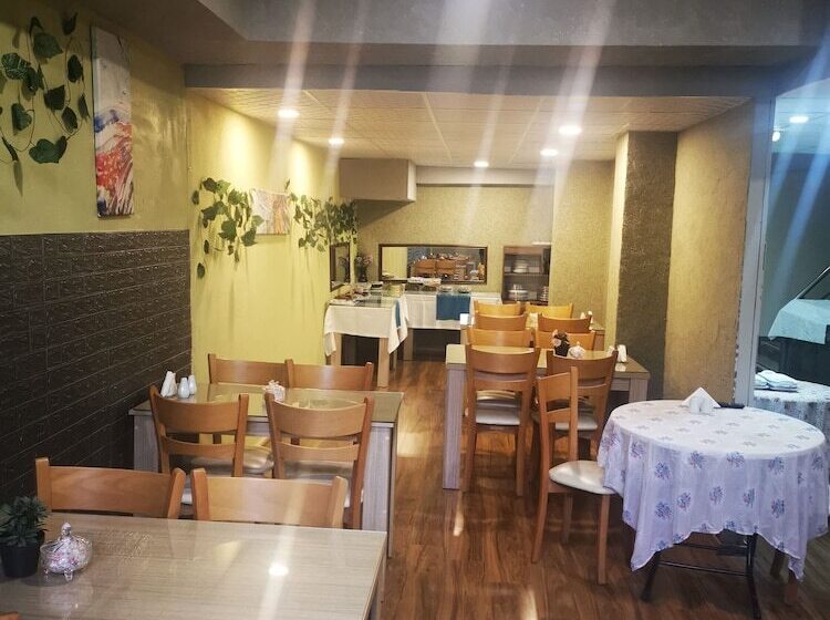 בית מלון כפרי Ador Troia