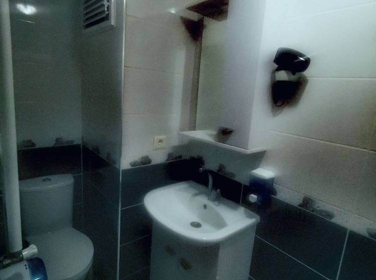 בית מלון כפרי Ador Troia