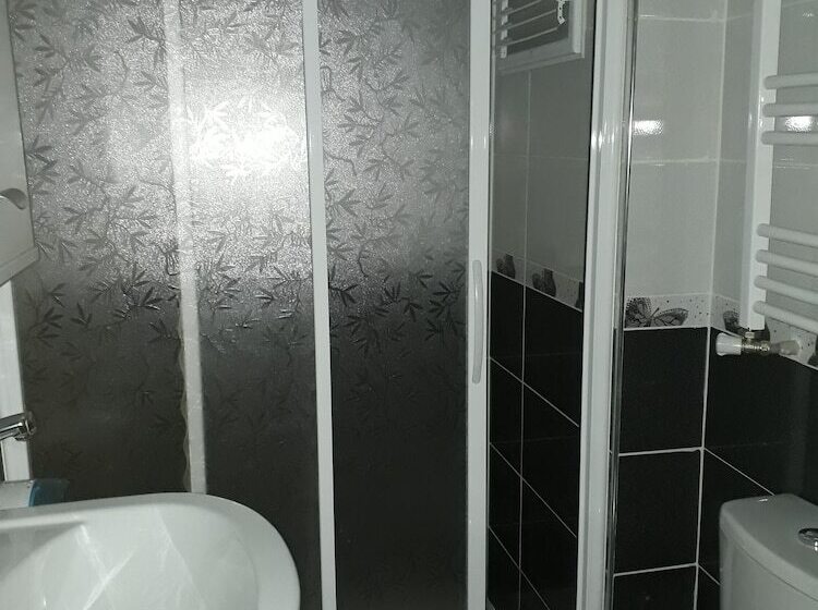 בית מלון כפרי Ador Troia