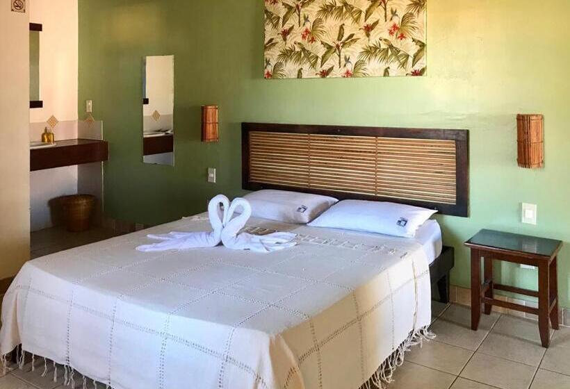 Praia Do Forte Hostel