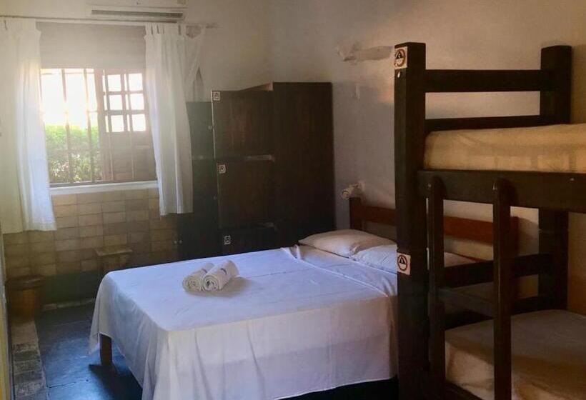 Praia Do Forte Hostel