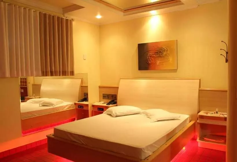 Xenon Motel