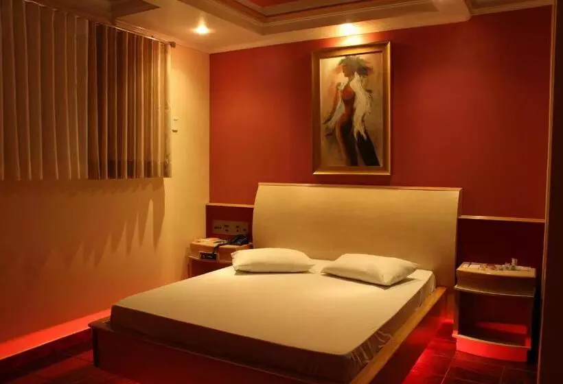 Xenon Motel