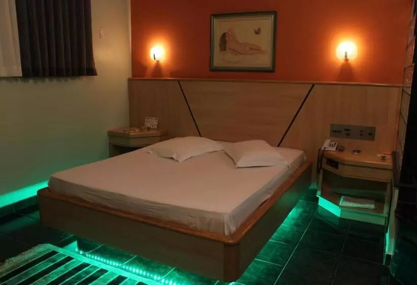 Xenon Motel