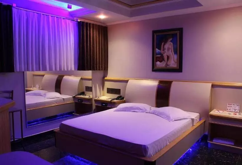 Xenon Motel