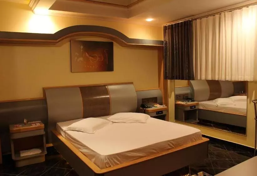 Xenon Motel