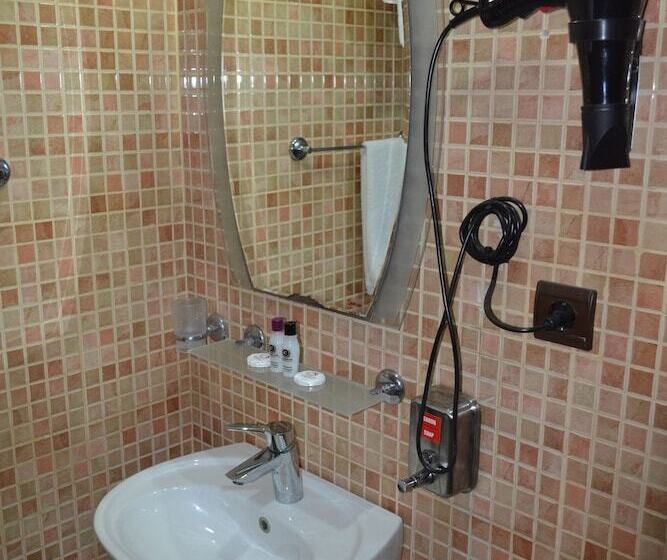 هتل Adana Kucuksaat