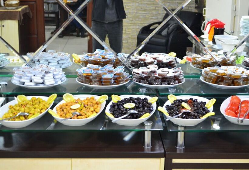 هتل Adana Kucuksaat