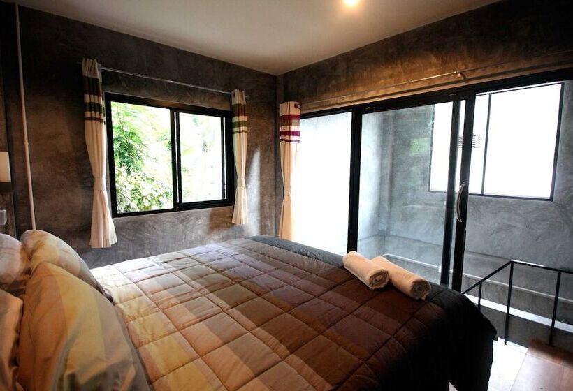 בית מלון כפרי Aonang Lodge   Sha