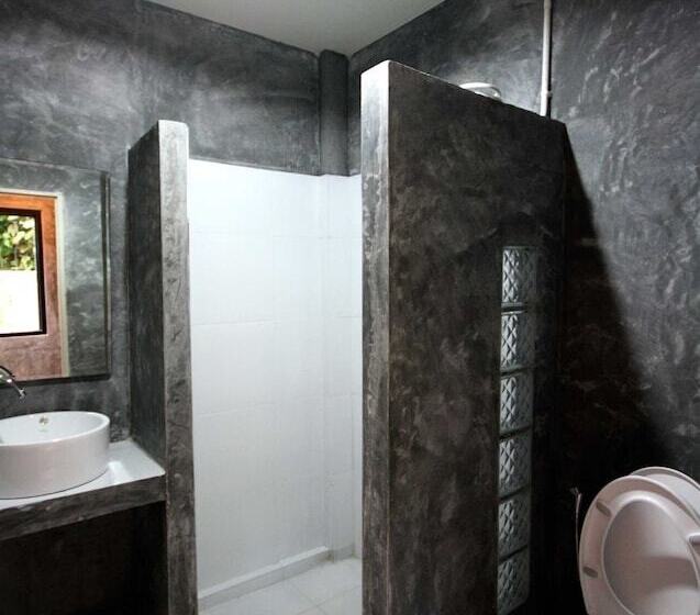 בית מלון כפרי Aonang Lodge   Sha