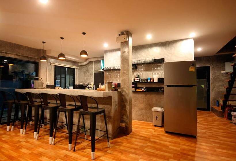 בית מלון כפרי Aonang Lodge   Sha