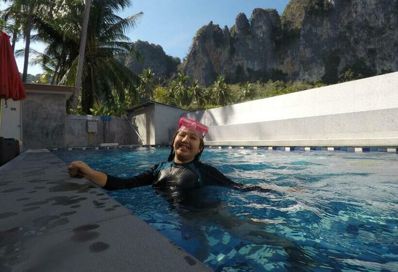 בית מלון כפרי Aonang Lodge   Sha