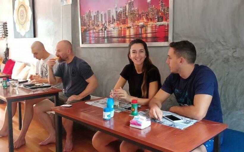 בית מלון כפרי Aonang Lodge   Sha