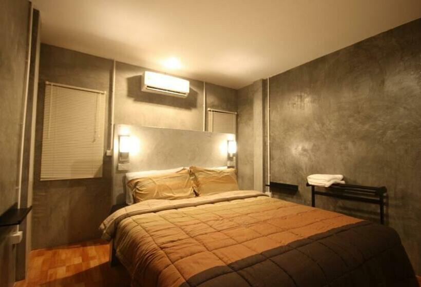 בית מלון כפרי Aonang Lodge   Sha