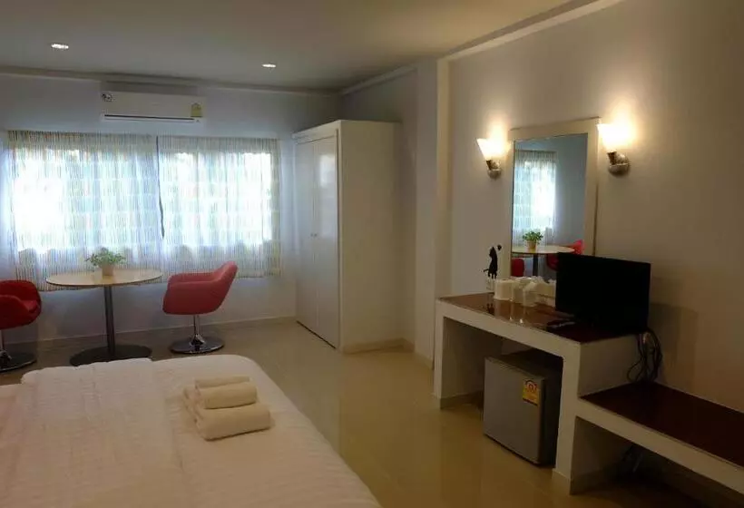 ホテル Juntima Place At Amphawa