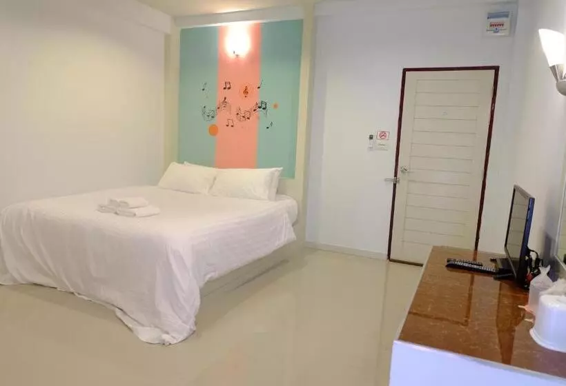 ホテル Juntima Place At Amphawa