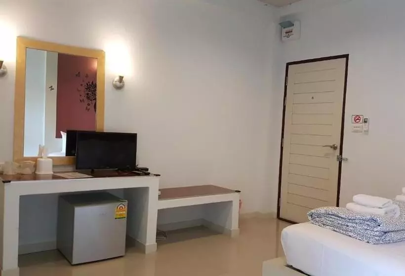 ホテル Juntima Place At Amphawa