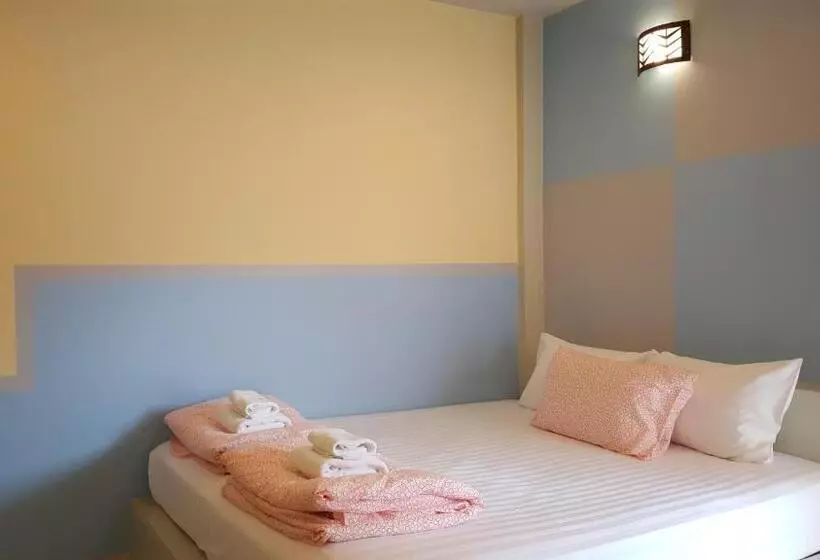 ホテル Juntima Place At Amphawa