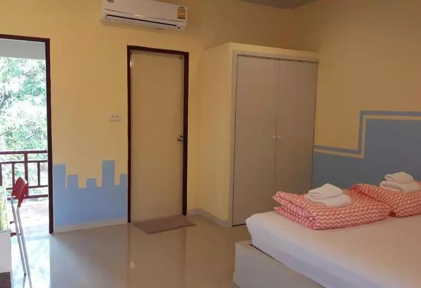 ホテル Juntima Place At Amphawa