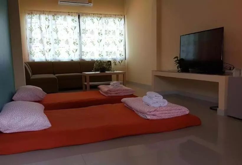 ホテル Juntima Place At Amphawa