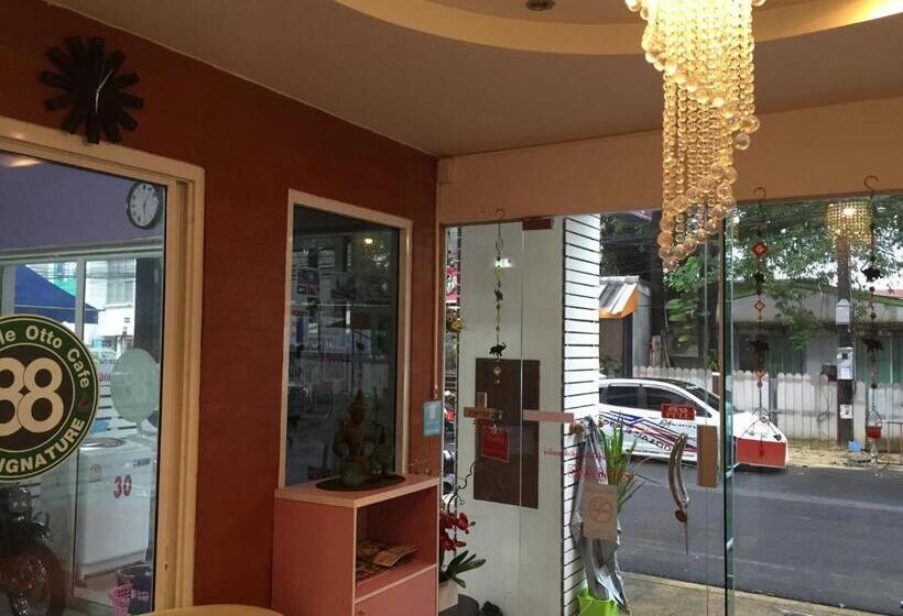 호텔 Nawaporn Place