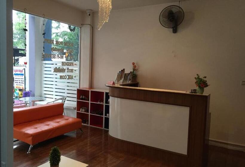 호텔 Nawaporn Place