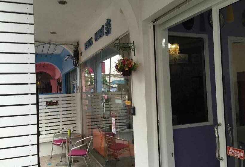 호텔 Nawaporn Place