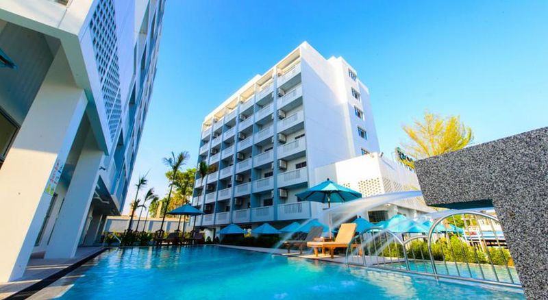 هتل Recenta Phuket Suanluang