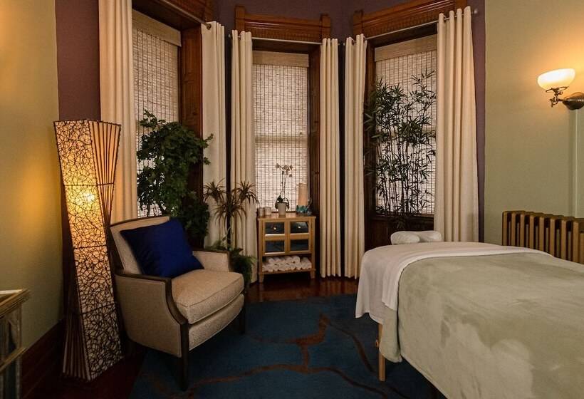 فندق Reynolds Mansion B&b