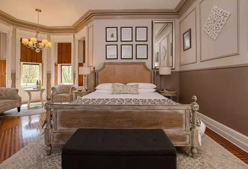 ホテル Reynolds Mansion B&b