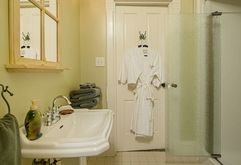 فندق Reynolds Mansion B&b