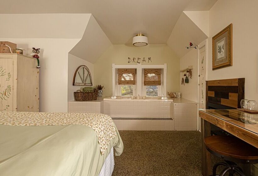 فندق Reynolds Mansion B&b