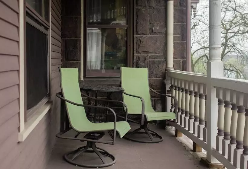 ホテル Reynolds Mansion B&b